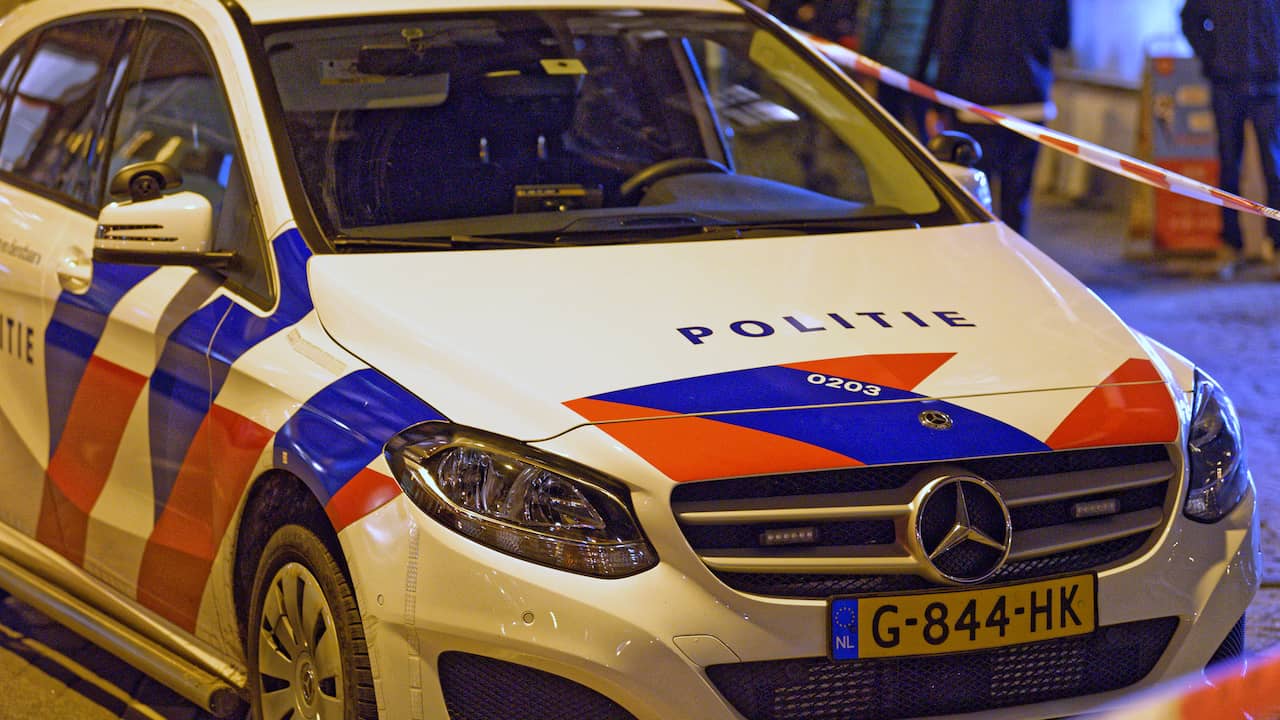 Car enters living room in Hoorn, no injuries |  NOW