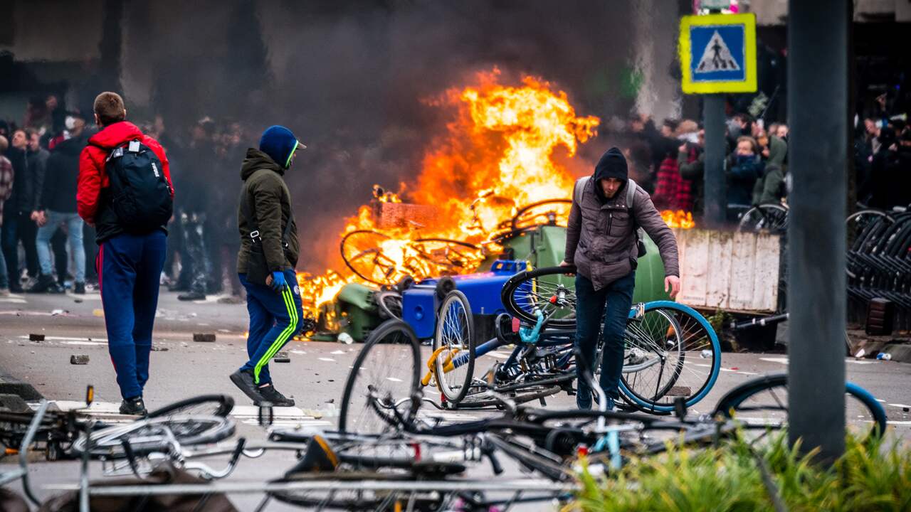 Rellen na de invoering van de avondklok.
