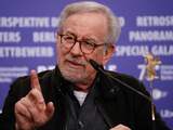 Steven Spielberg en vrouw doneren miljoen dollar aan schrijversstaking