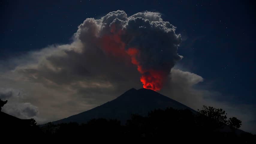 Vliegveld Bali gesloten vanwege vulkanische as na uitbarsting