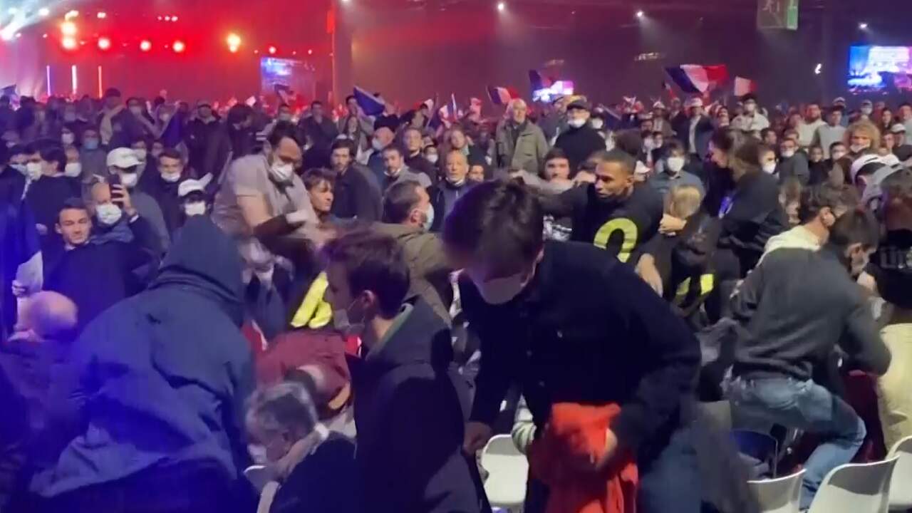 Beeld uit video: Activisten in elkaar geslagen op rally Zemmour in Frankrijk