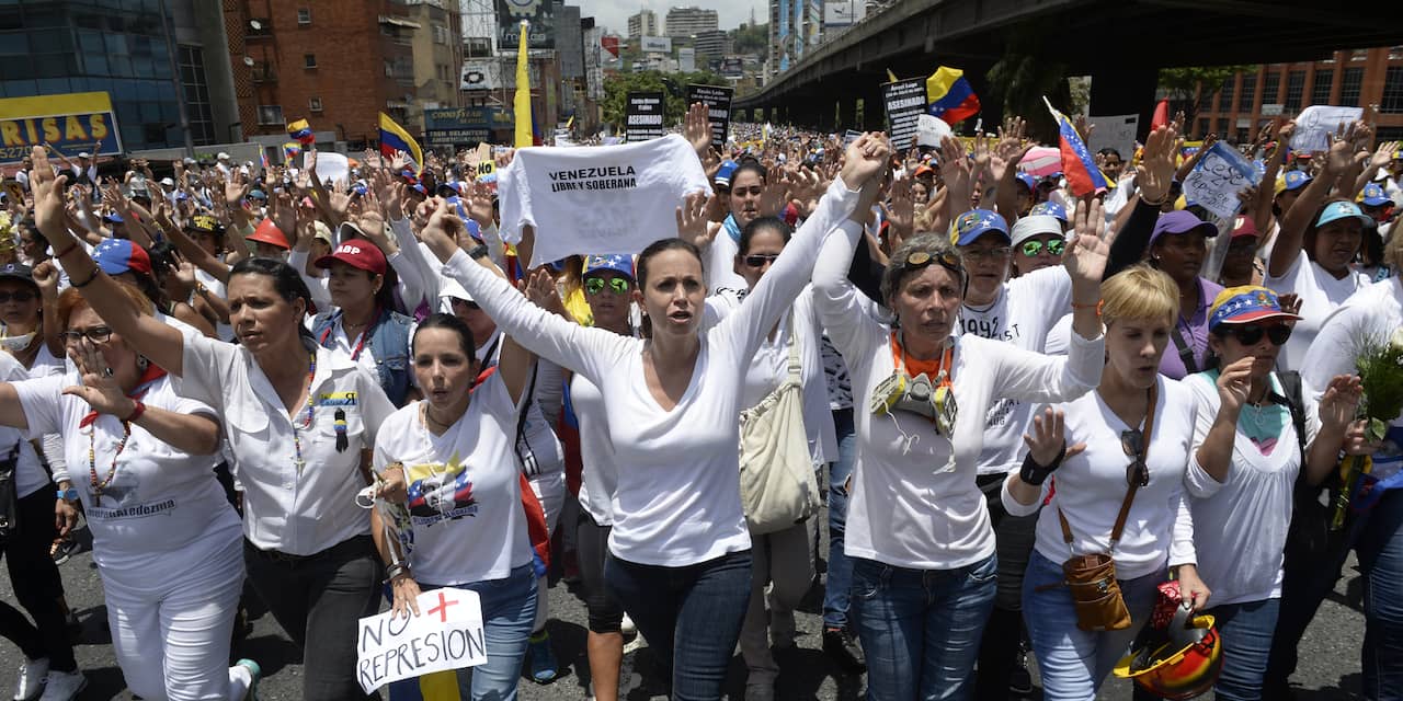 Tienduizenden vrouwen in Venezuela demonstreren tegen Maduro