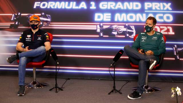 Max Verstappen en Sebastian Vettel op de persconferentie in Monaco.