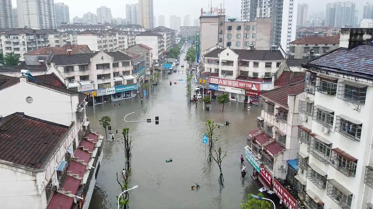 Drone filmt ondergelopen straten in Chinese stad na stortregen NU.nl afbeelding