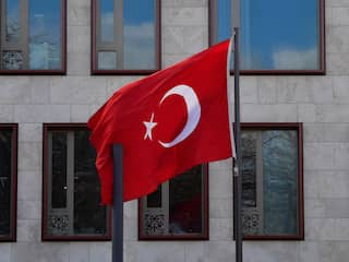 Turkse vlag voor ambassade in Duitsland