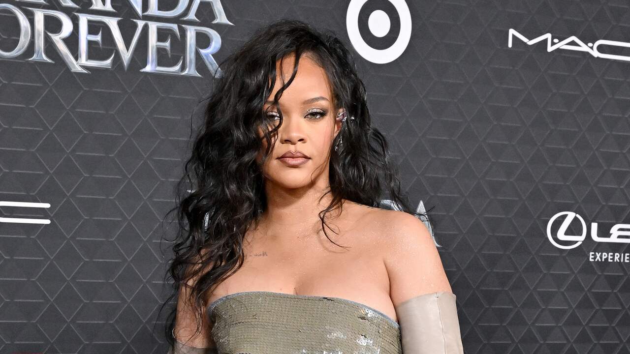 Rihanna performs at Super Bowl, will there finally be a new album?  |  Music