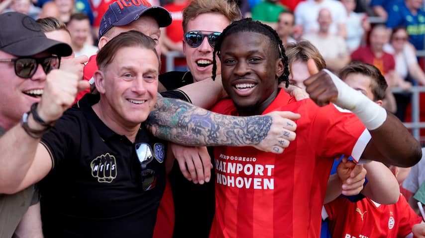 PSV laat op weg naar landstitel weinig heel van hekkensluiter Vitesse