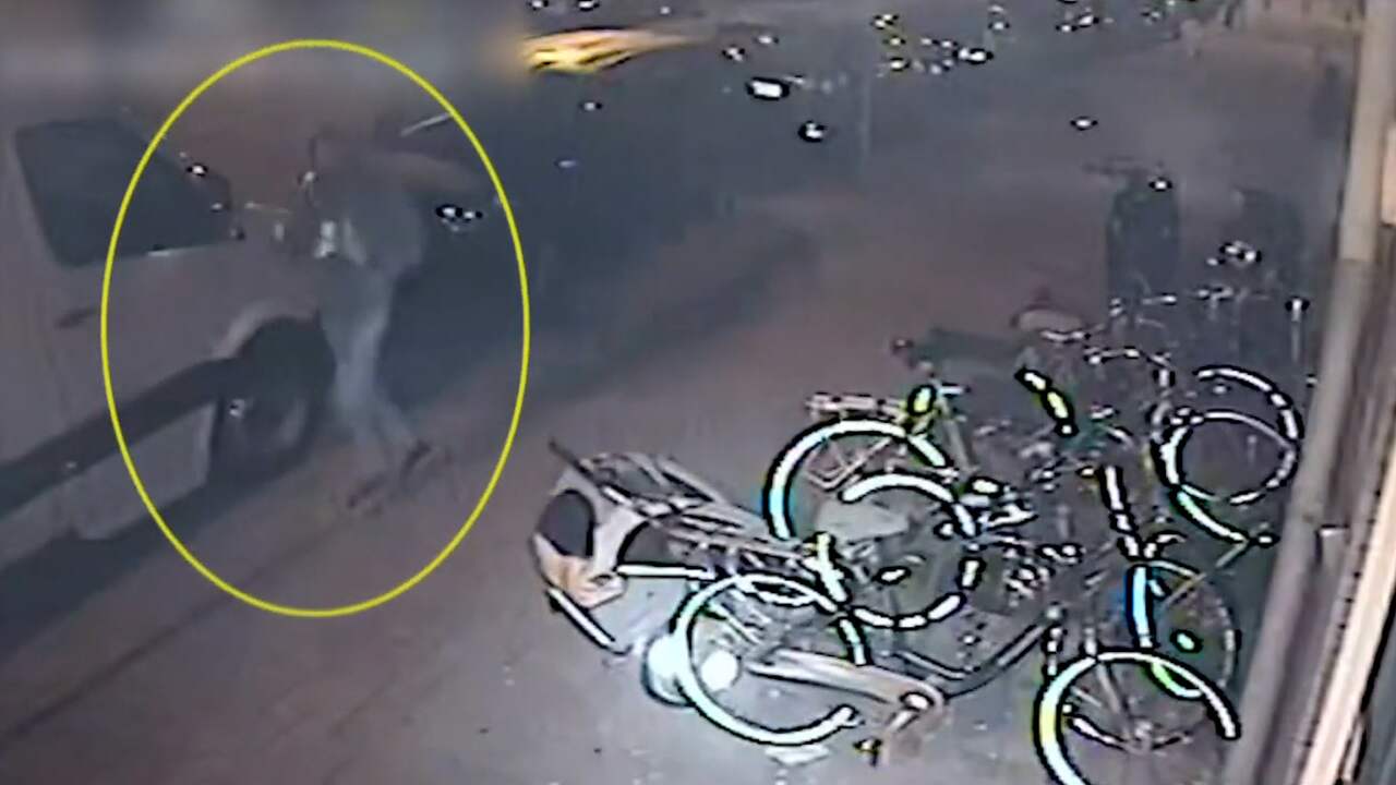 Veertien knallen te horen bij beschieting Rotterdamse buurtwinkel
