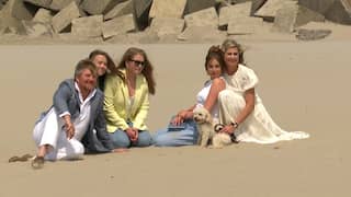 Zo poseerden de Oranjes tijdens hun fotosessie op Zuiderstrand