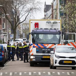 Vrouw doodgeschoten in portiek in Amsterdam, verdachte gevlucht
