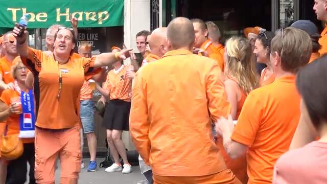 Oranje-fans in Parijs vol vertrouwen: 'Op de fiets naar Rusland'