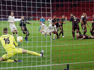 Ajax verliest mede door blunder Scherpen thuis van AS Roma in Europa League