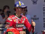Regerend kampioen Bagnaia wint eerste sprintrace in geschiedenis van MotoGP