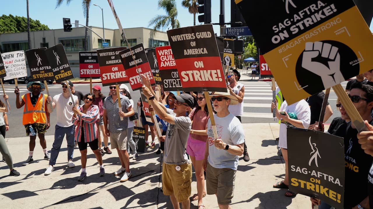 Stalled Talks between WGA and Major Film Studios leave Script Writers on Strike