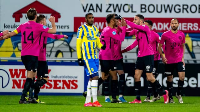 FC Utrecht viert de 0-1 van Mimoun Mahi.