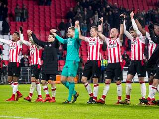 Koploper PSV revancheert zich met overtuigende zege op ADO