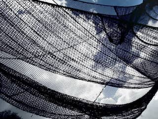 Duikers halen 750 kilo aan visnetten uit Noordzee
