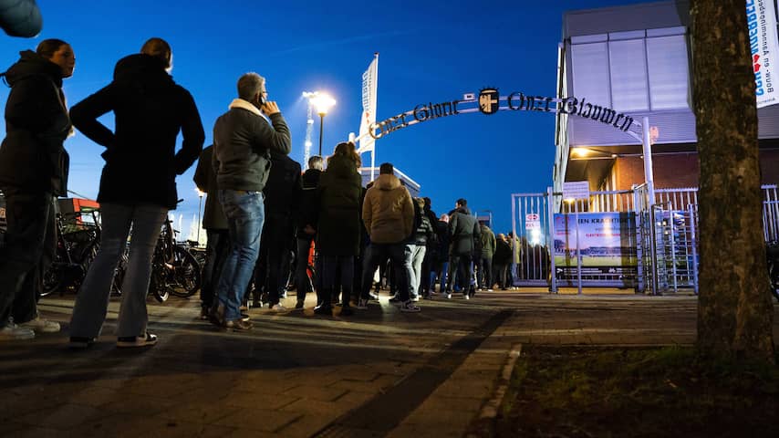 Duel stuntploeg Spakenburg met PSV bijna uitverkocht: 'Wordt een blauwe zee'