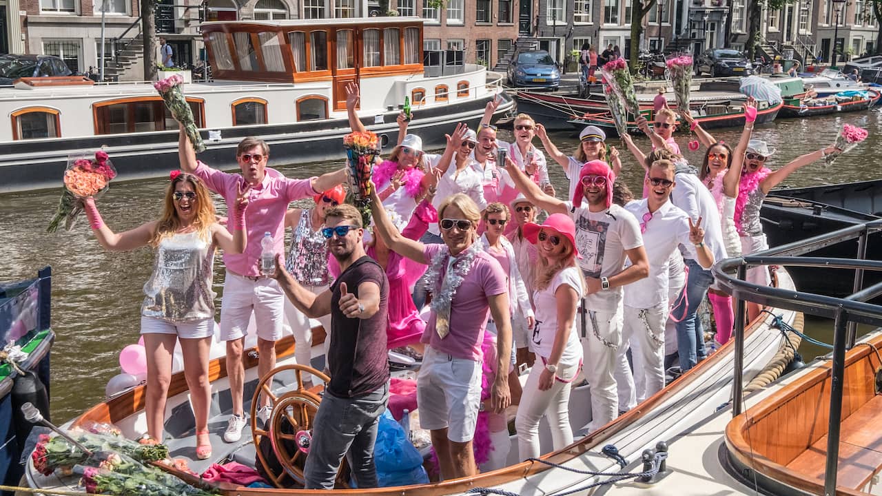 Livestream: Bezoekers zitten klaar voor Canal Parade