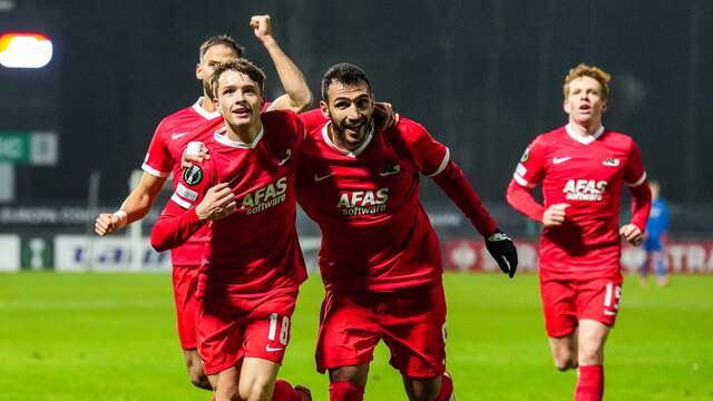 Blijdschap bij AZ na de 1-1 van Hakon Evjen.