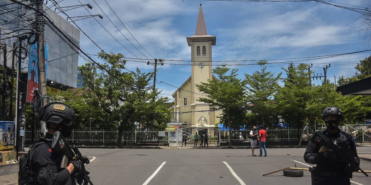 Bomaanslag Indonesische kerk: daders overleden en twintig gewonden