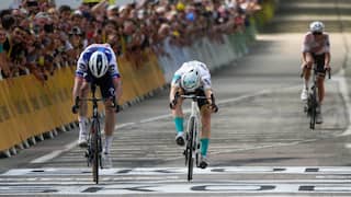 Mohoric klopt Asgreen na millimetersprint in enerverende Tour-etappe