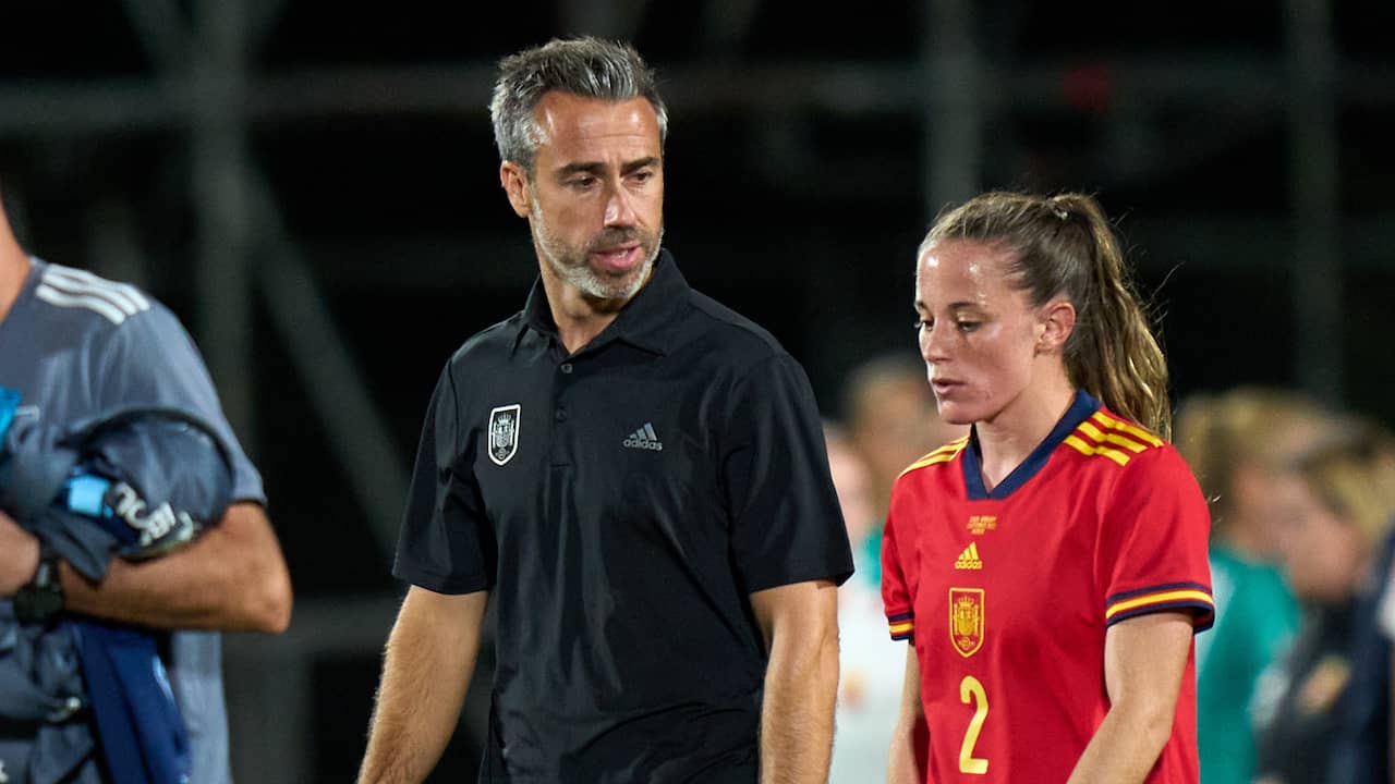 Fifteen Spanish footballers no longer want to play under the current