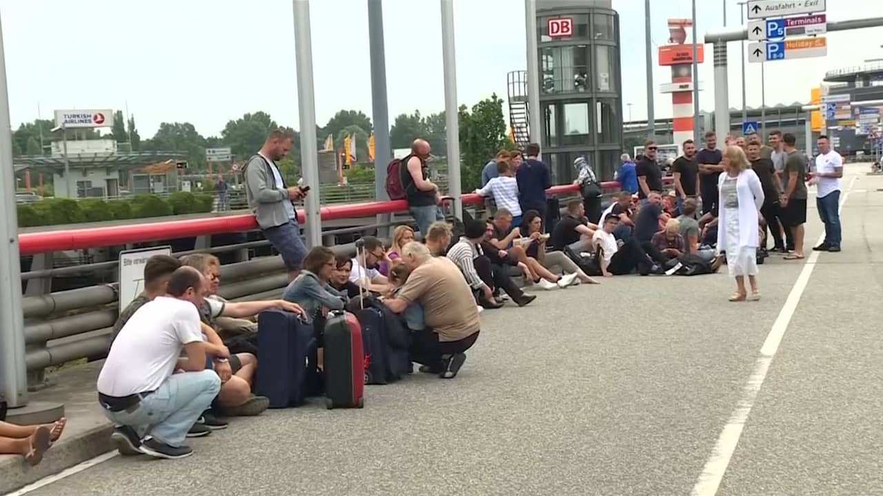 Beeld uit video: Reizigers gestrand door stroomstoring Hamburg Airport