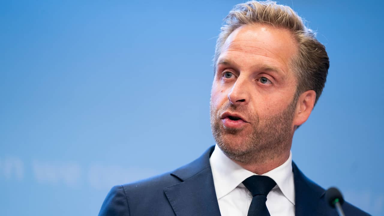 Beeld uit video: De Jonge: 'Ik leg me niet neer bij recht om nee te zeggen tegen vaccin'