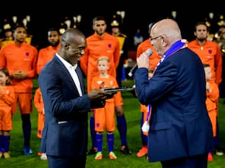 Seedorf bij afscheid van Oranje-publiek benoemd tot bondsridder KNVB