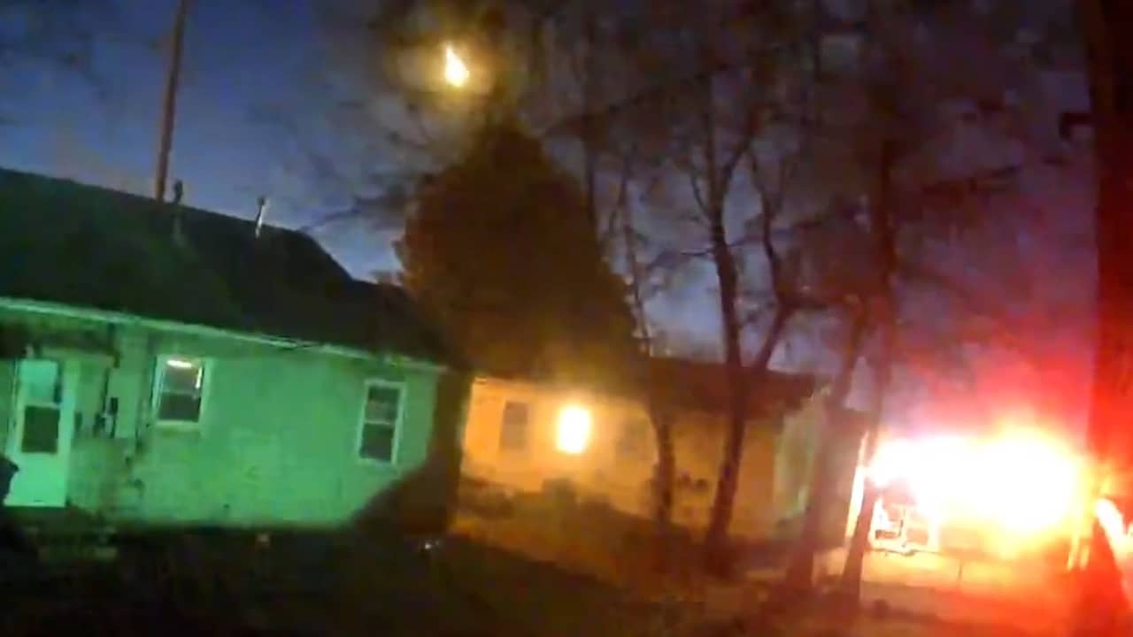 Beeld uit video: Bewakingscamera's filmen meteoriet die hemel boven VS verlicht