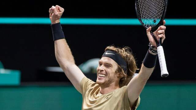 Andrey Rublev rekende in twee sets af met Márton Fucsovics.
