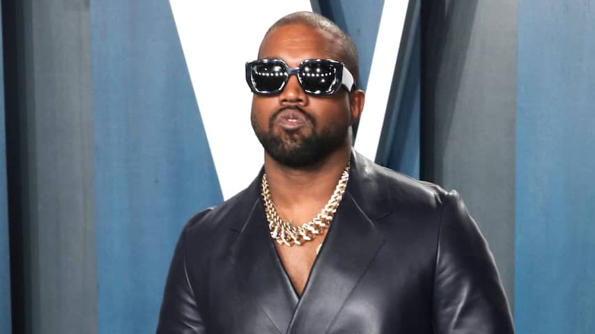 Oud-medewerkers bedrijf rapper Ye starten rechtszaak om ‘gedwongen