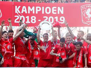 FC Twente verzekert zich van titel en keert na jaar terug in Eredivisie