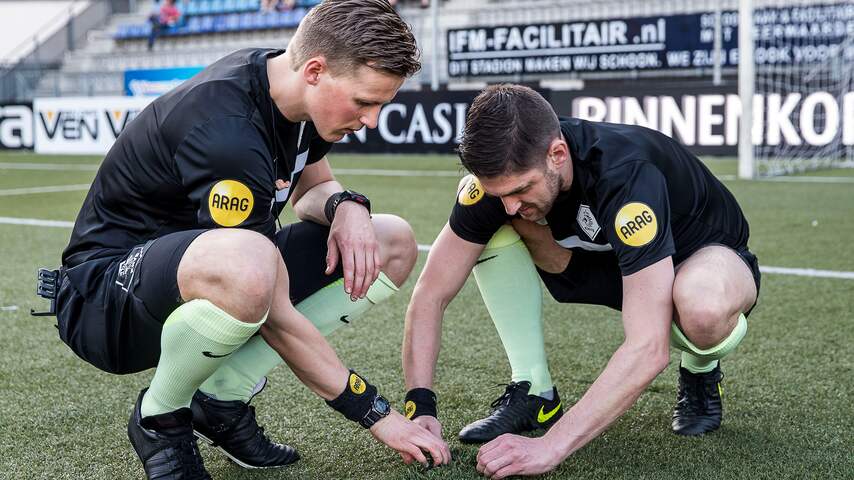 FC Den Bosch FC Emmen afgelast door scheur in kunstgras Voetbal