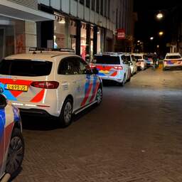 Video | 8 politieauto’s rukken uit voor valse melding in Maastricht