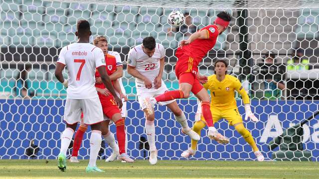Kieffer Moore redde een punt voor Wales in Bakoe.