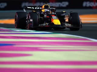 Verstappen rijdt derde tijd in tweede training Saoedi-Arabië, Alonso ruim het snelst