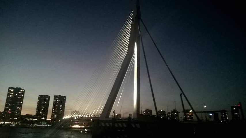 Erasmusbrug Rotterdam tijdelijk gestremd door technische storing