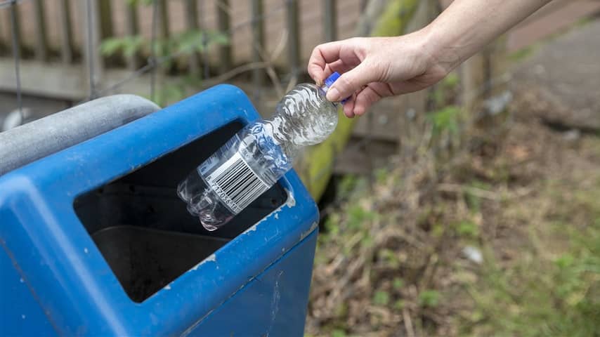 Hierom hangen er knaloranje rekjes in de binnenstad van Enschede