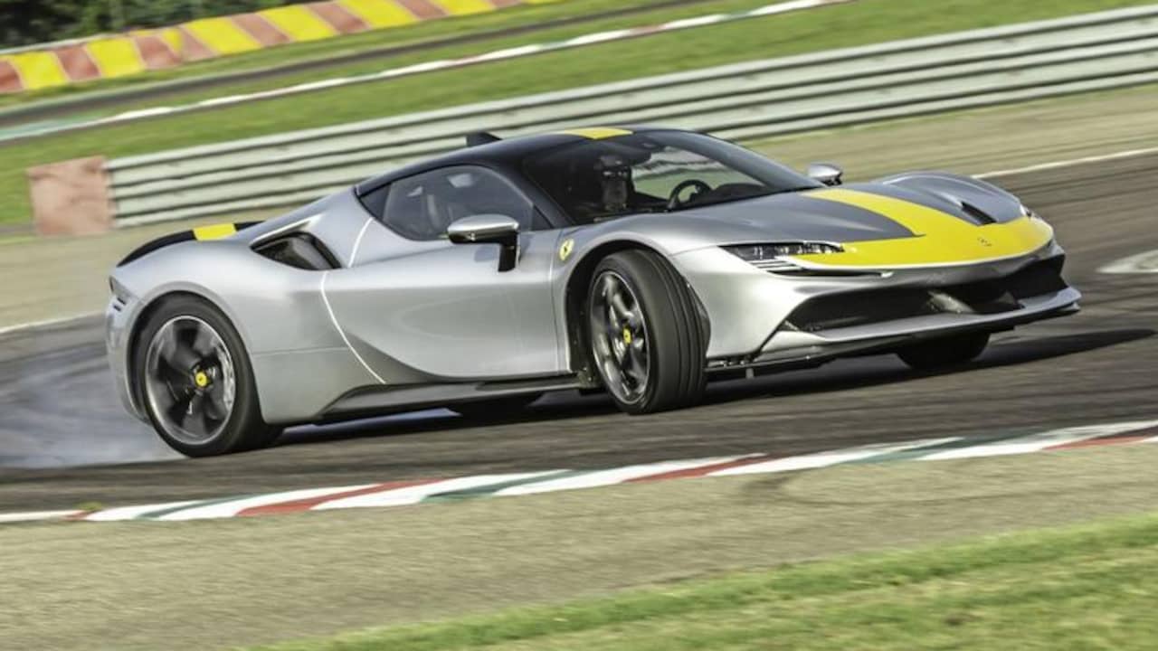 Beeld uit video: Review: Ferrari SF90 Assetto Fiorano