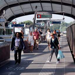 Amsterdamse metrolijnen langzaam op gang na mobilofoonstoring