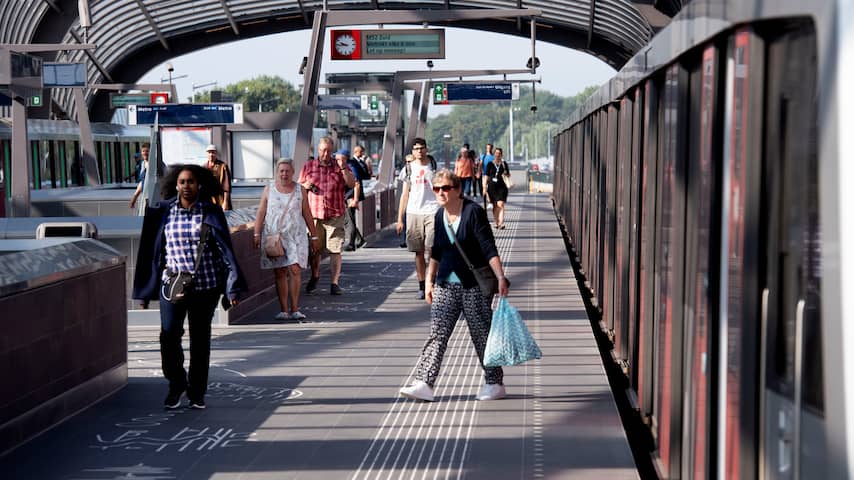 Amsterdamse metrolijnen weer op gang na mobilofoonstoring