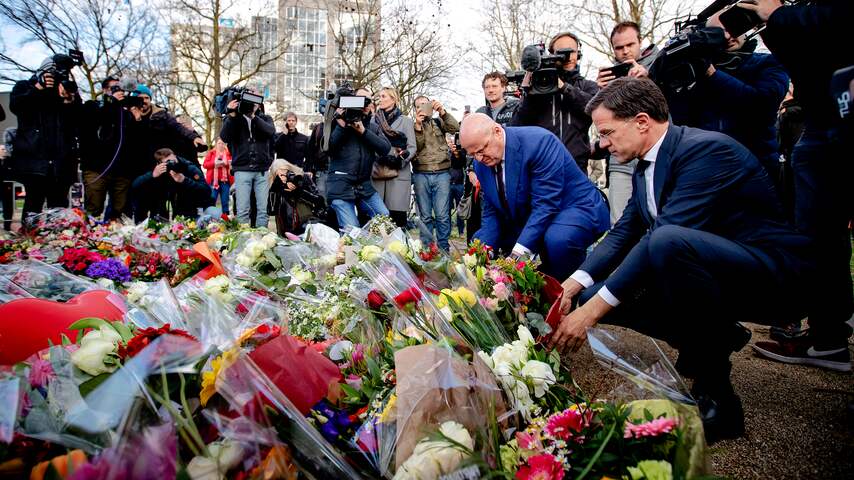 Rutte loopt mee in stille tocht voor slachtoffers van aanslag in Utrecht