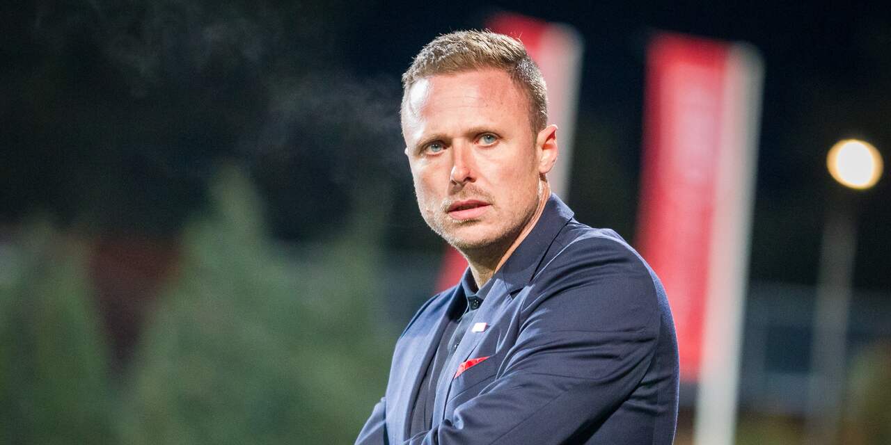 Almere City neemt binnen een jaar afscheid van trainer Santoni