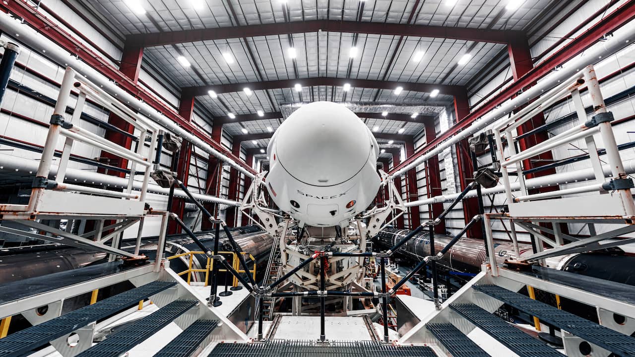 Il primo turista spaziale al mondo prenota un viaggio intorno alla luna con la tecnologia SpaceX