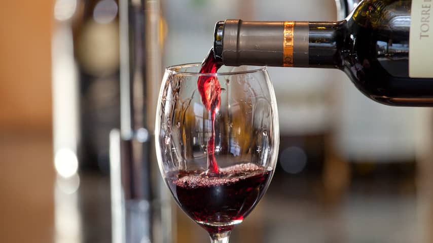 Man gevonden die in Oss per ongeluk 3.800 euro betaalde voor glas wijn