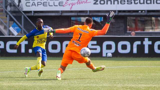 Issa Kallon scoorde twee keer met een schot in de verre hoek.