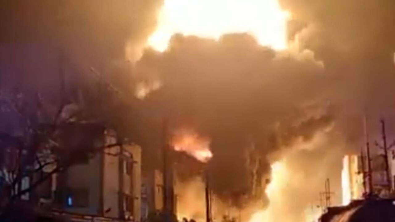 Beeld uit video: Enorme explosie bij chemiefabriek in India