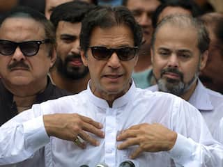 Oud-topcricketer Imran Khan verkozen tot premier Pakistan